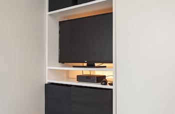 cozy private studio at redbridge