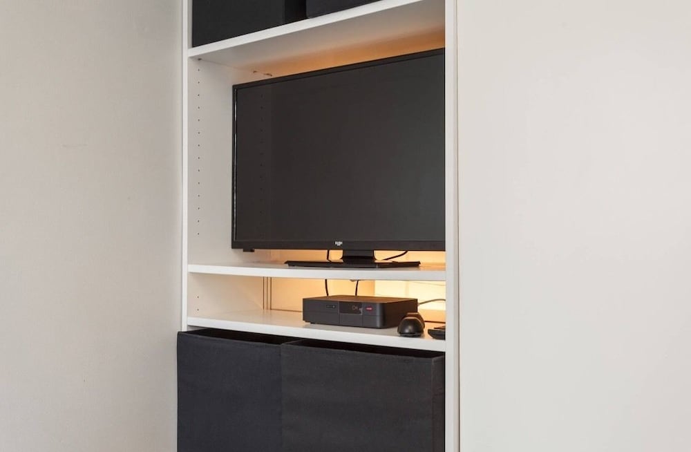 cozy private studio at redbridge