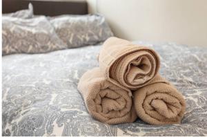 cozy private studio at redbridge