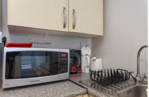 cozy private studio at redbridge