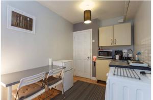 cozy private studio at redbridge