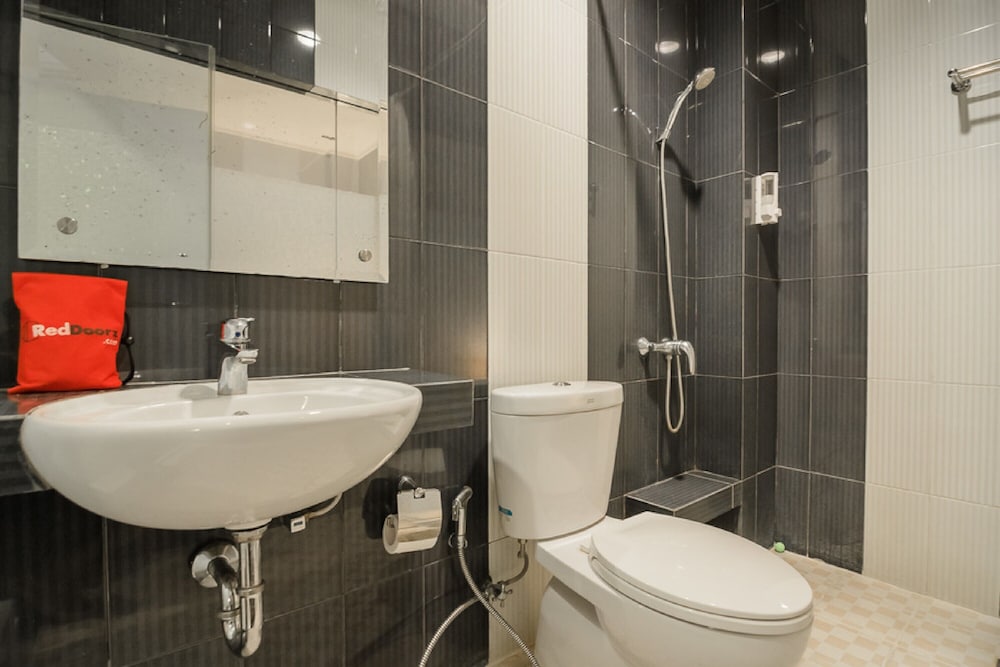 reddoorz plus near soekarno hatta airport 2