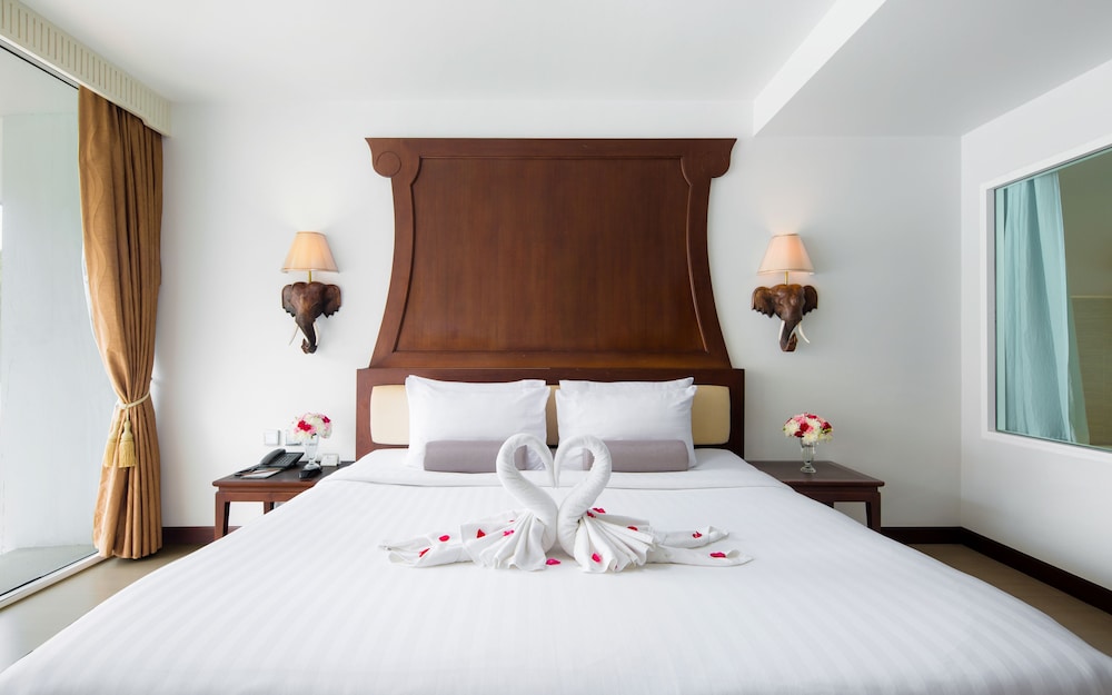 aiyara grand hotel