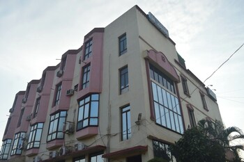 hotel aadhar barbil