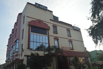 hotel aadhar barbil
