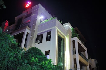 Hotel Shanti Kutir,Swaroop Nagar,3 star