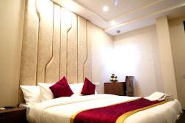 hotel highway greens