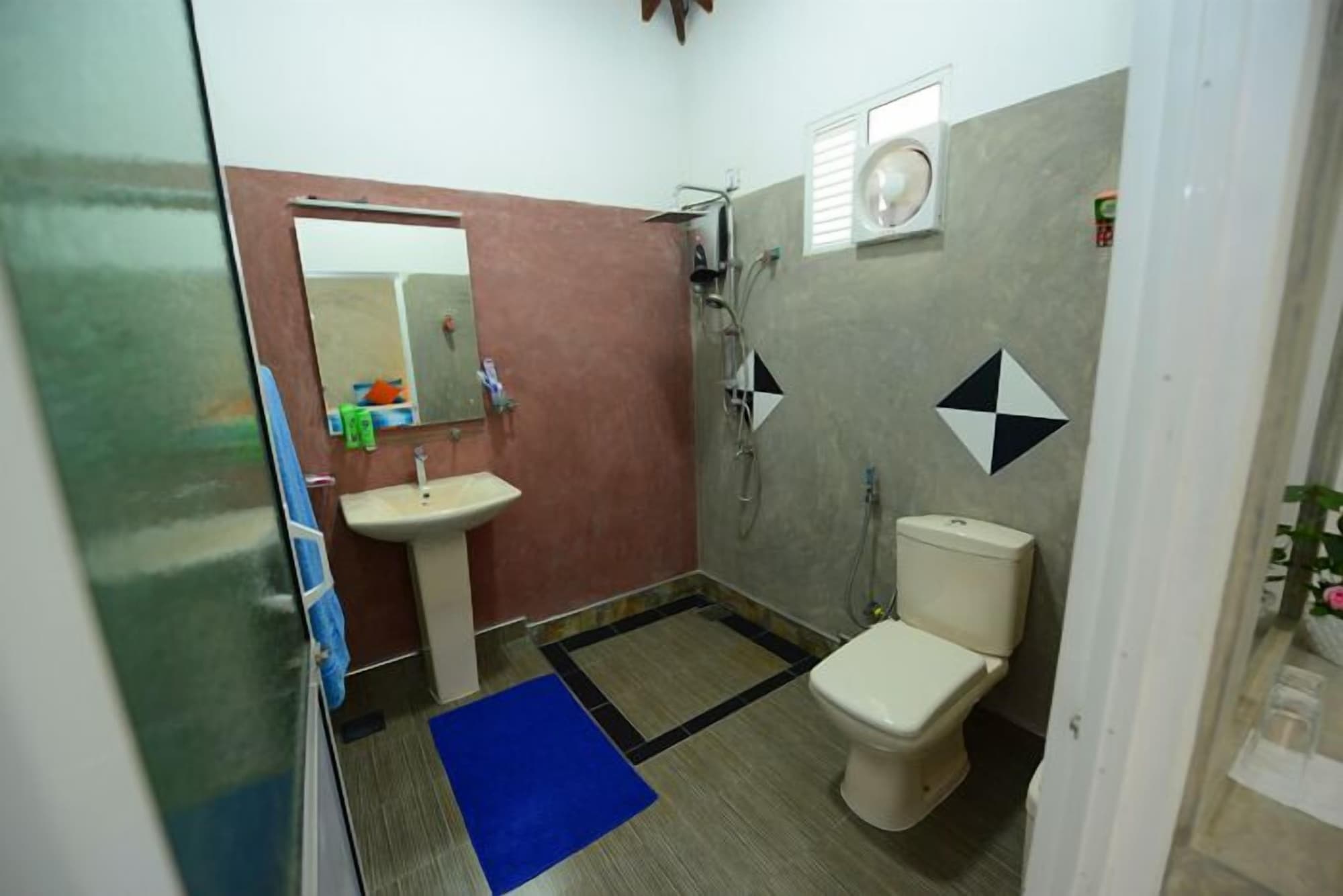 yoho airport eco chalets