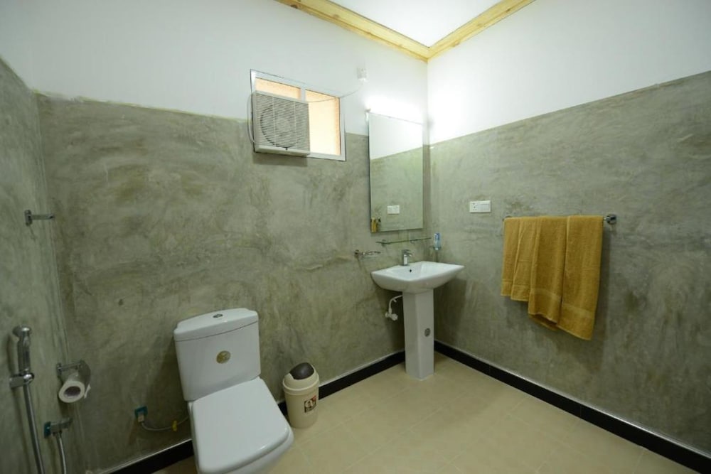 yoho airport eco chalets