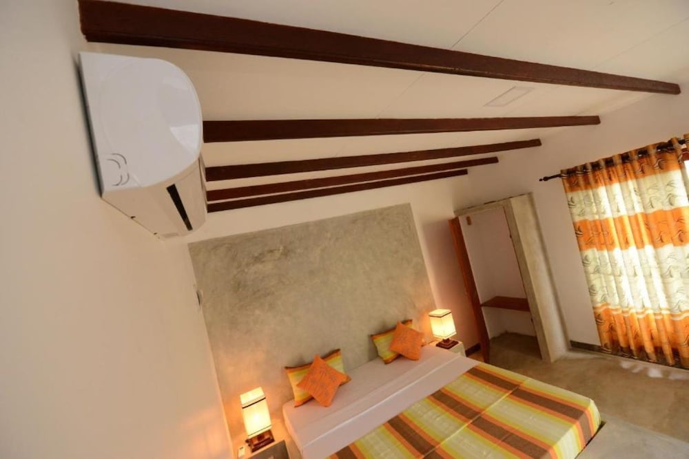 yoho airport eco chalets