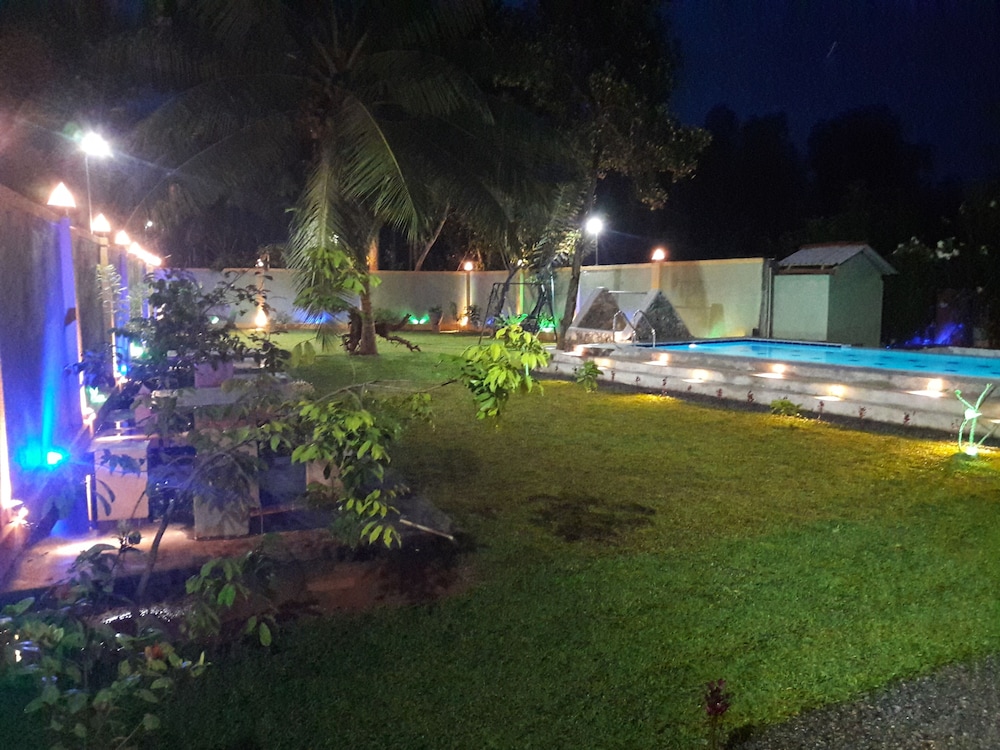 yoho airport eco chalets