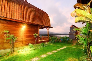 villa kedisan lake view redpartner