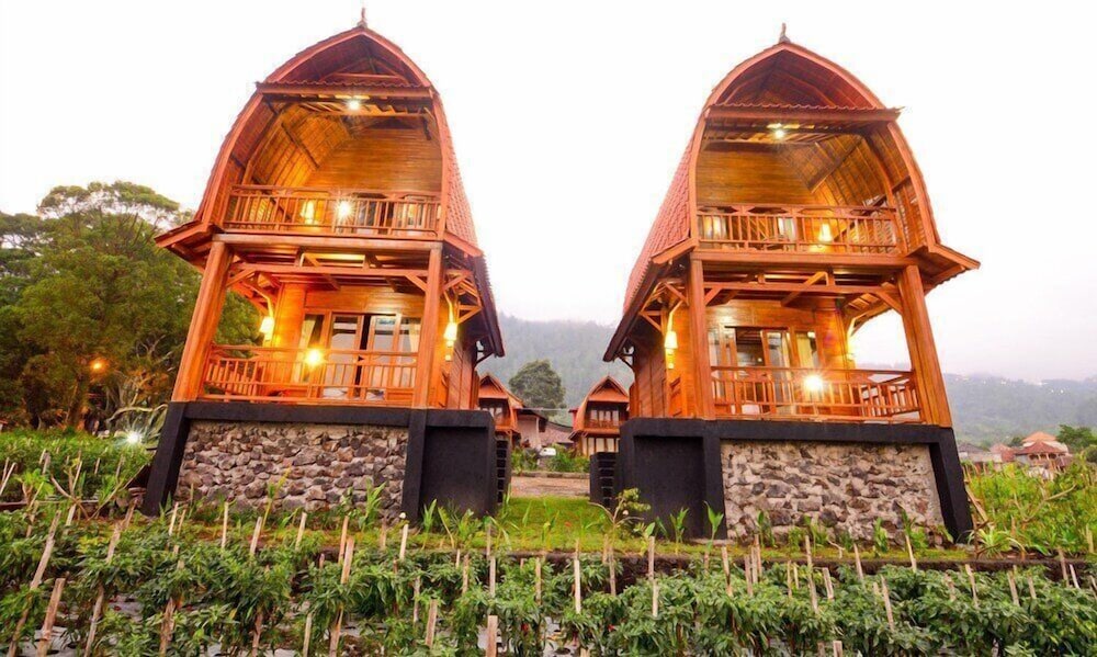 villa kedisan lake view redpartner