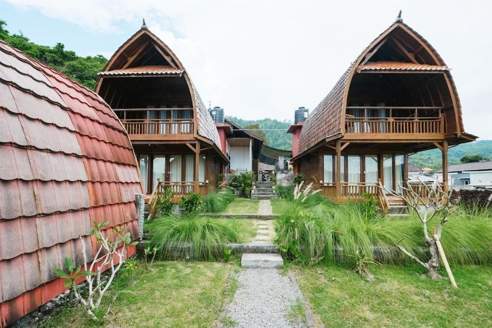 villa kedisan lake view redpartner