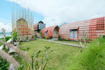 villa kedisan lake view redpartner