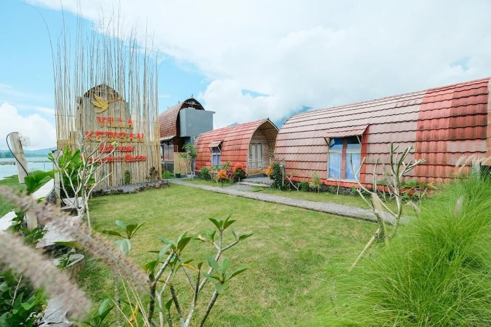 villa kedisan lake view redpartner