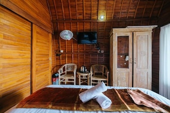 villa kedisan lake view redpartner