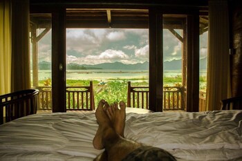 villa kedisan lake view redpartner