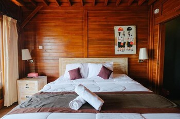 villa kedisan lake view redpartner