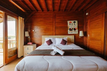 villa kedisan lake view redpartner