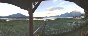 villa kedisan lake view redpartner