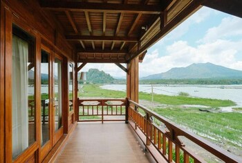 villa kedisan lake view redpartner