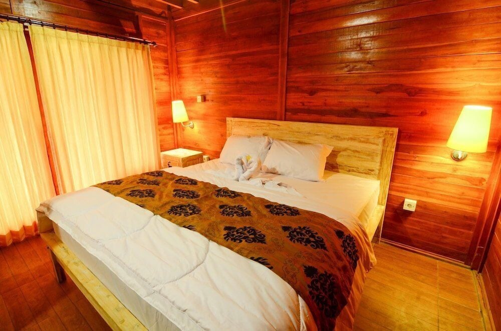 villa kedisan lake view redpartner