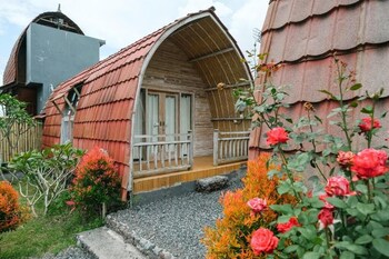 villa kedisan lake view redpartner