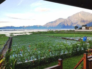 villa kedisan lake view redpartner