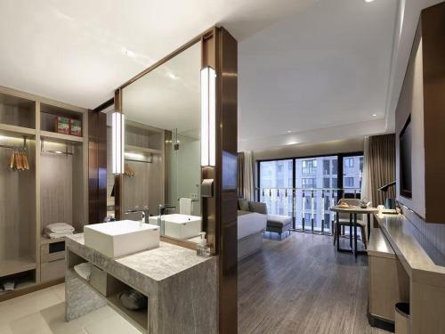 echarm hotel wuhan huangpu erqi xiaolu metro stati