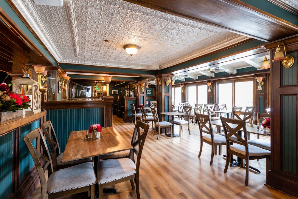 saddleback inn