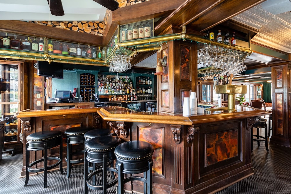 saddleback inn
