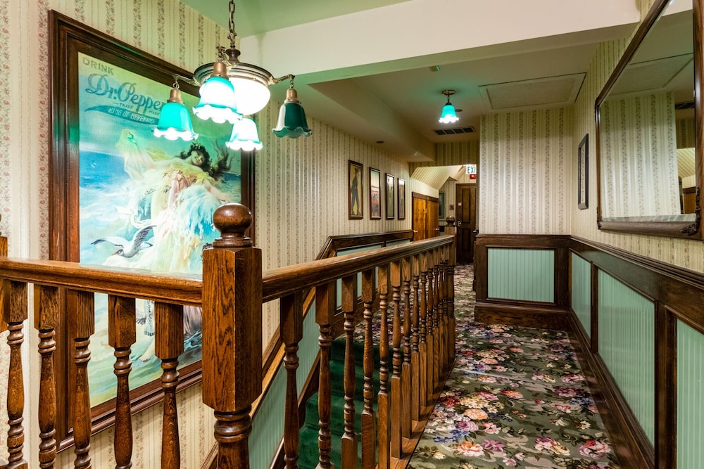 saddleback inn