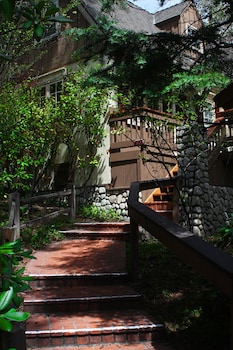saddleback inn