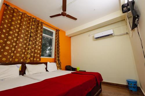 Oyo 42632 Pvt Royal Residency,South Anna Nagar, Palani, Tamil Nadu, Palani 172/1, Pattali Street, Kurumbapatti, Adivaram,3 star