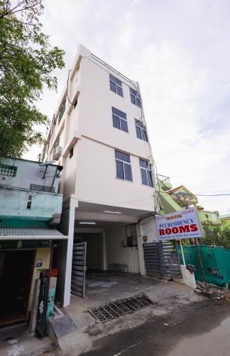 Oyo 42632 Pvt Royal Residency,South Anna Nagar, Palani, Tamil Nadu, Palani 172/1, Pattali Street, Kurumbapatti, Adivaram,3 star
