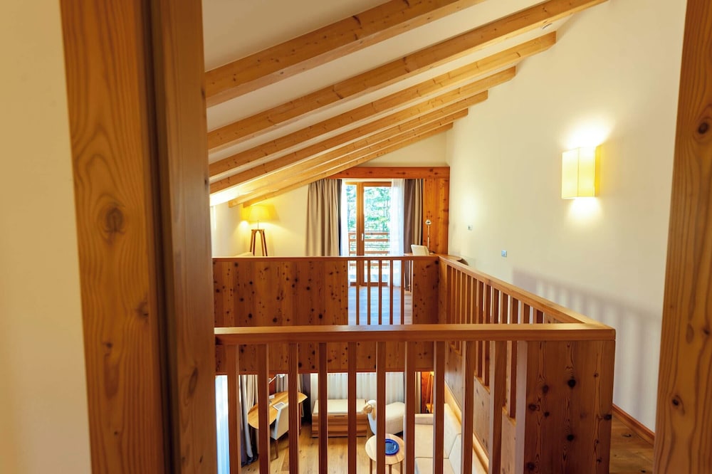 hotel emmy five elements