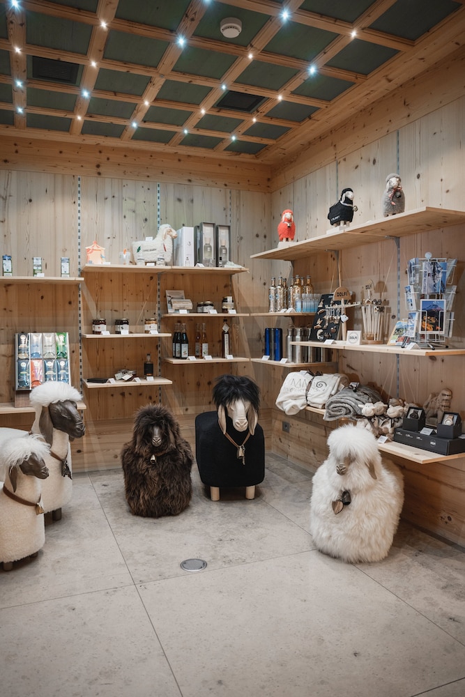 hotel emmy five elements