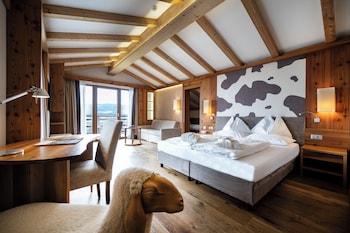 hotel emmy five elements