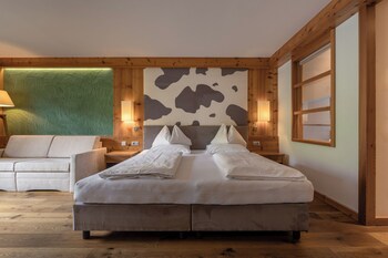 hotel emmy five elements