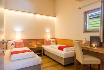 hotel emmy five elements