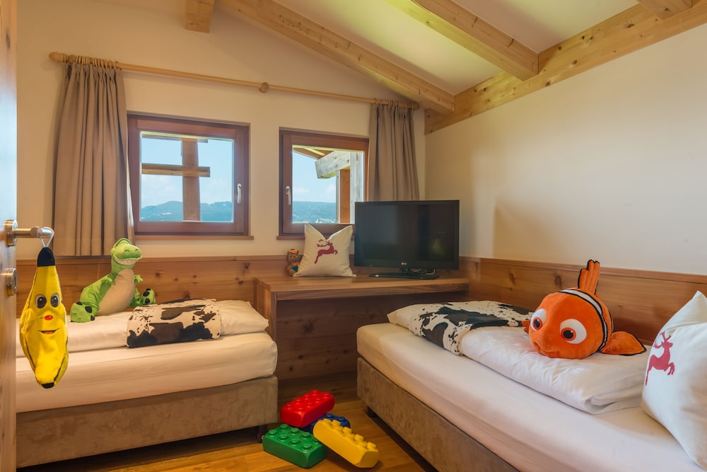 hotel emmy five elements