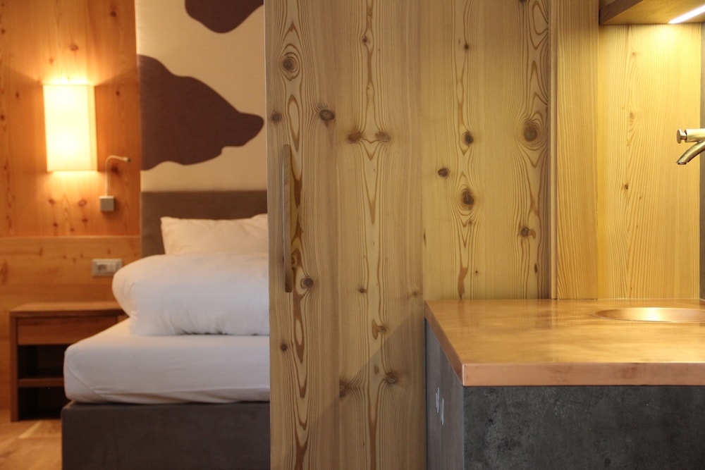 hotel emmy five elements