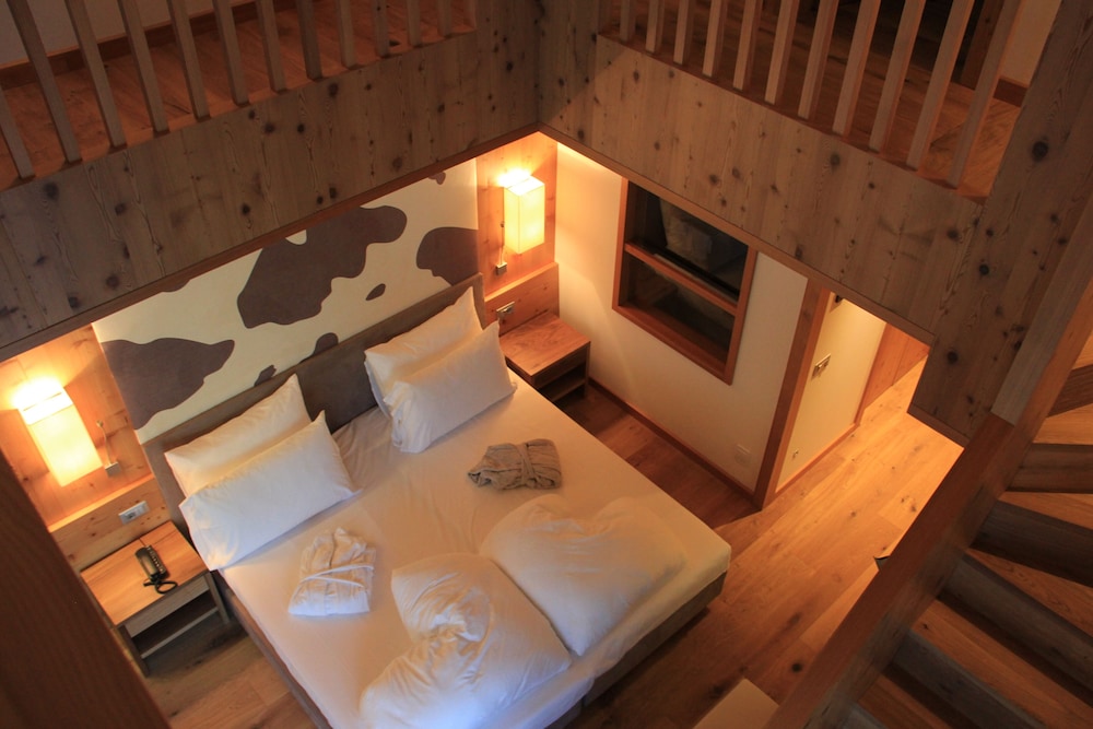 hotel emmy five elements