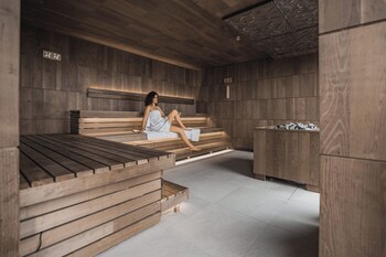 hotel emmy five elements