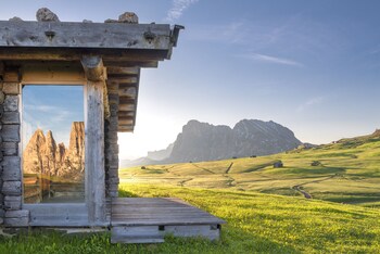 hotel emmy five elements