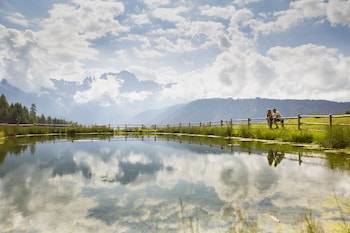 hotel emmy five elements