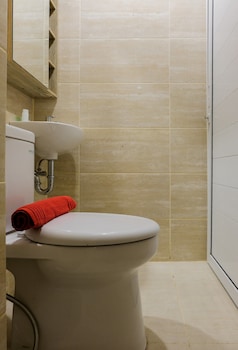 cozy studio room apartment at springwood residence