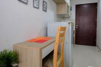 cozy studio room apartment at springwood residence