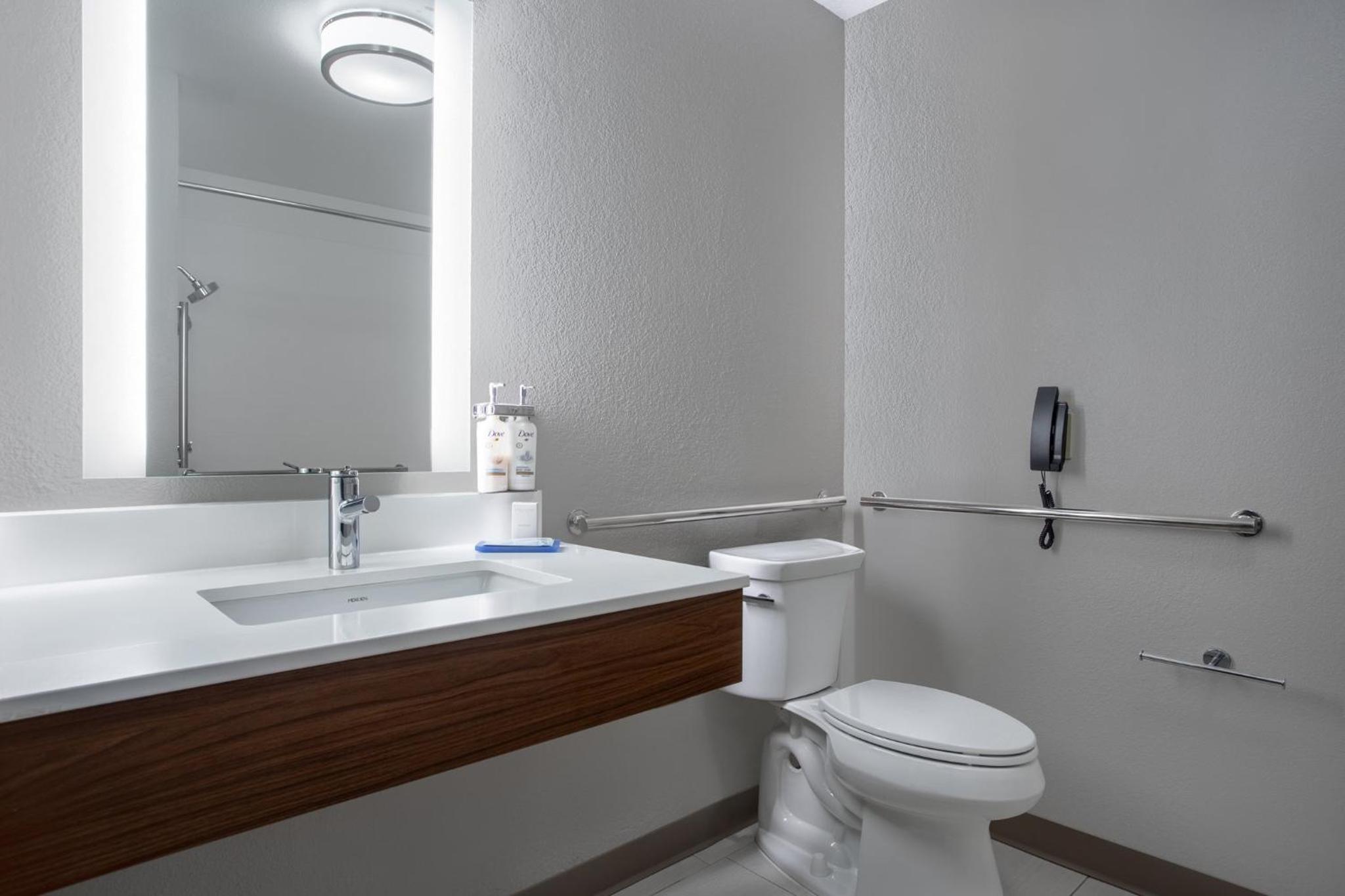 holiday inn express hotel and suites clinton by ihg